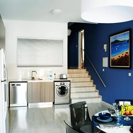 Luxury City Center Duplex 3 Bdr * Ларнака